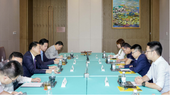 省尊龙凯时集团党委书记、董事长任丁与腾讯“王者荣耀”CTO邓君、腾讯大成网总裁郑亮座谈交流