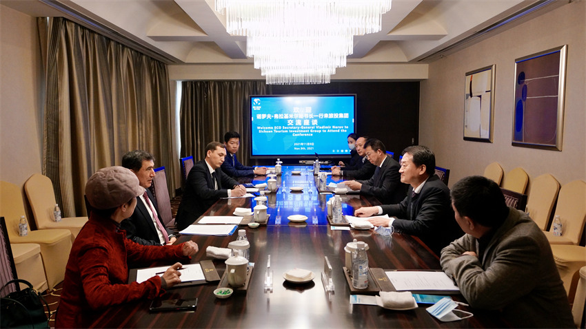 尊龙凯时集团党委书记、董事长任丁会见上合组织秘书长诺罗夫一行