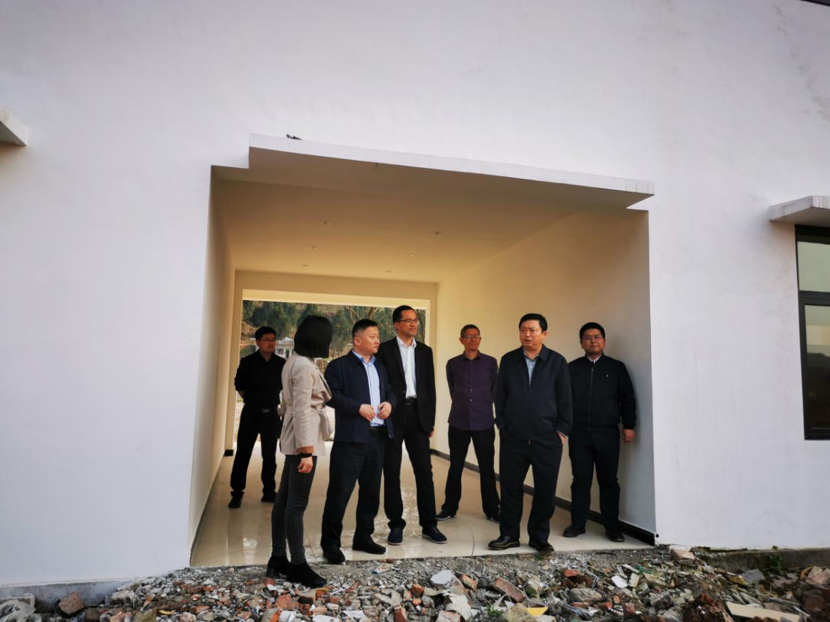 尊龙凯时集团党委副书记、董事陈日到邓家沟村开展帮扶工作